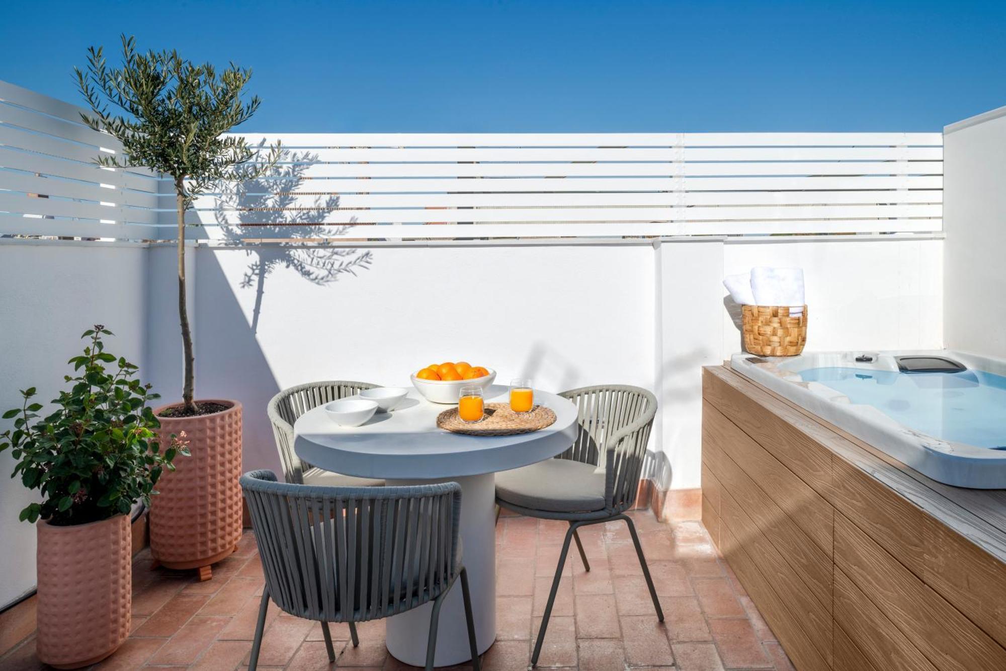 Magno Apartments Santa Clara - Private Terraces With Jacuzzi Seville Exterior photo